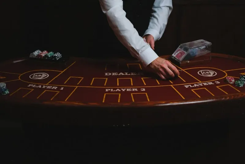 casino dealer hands